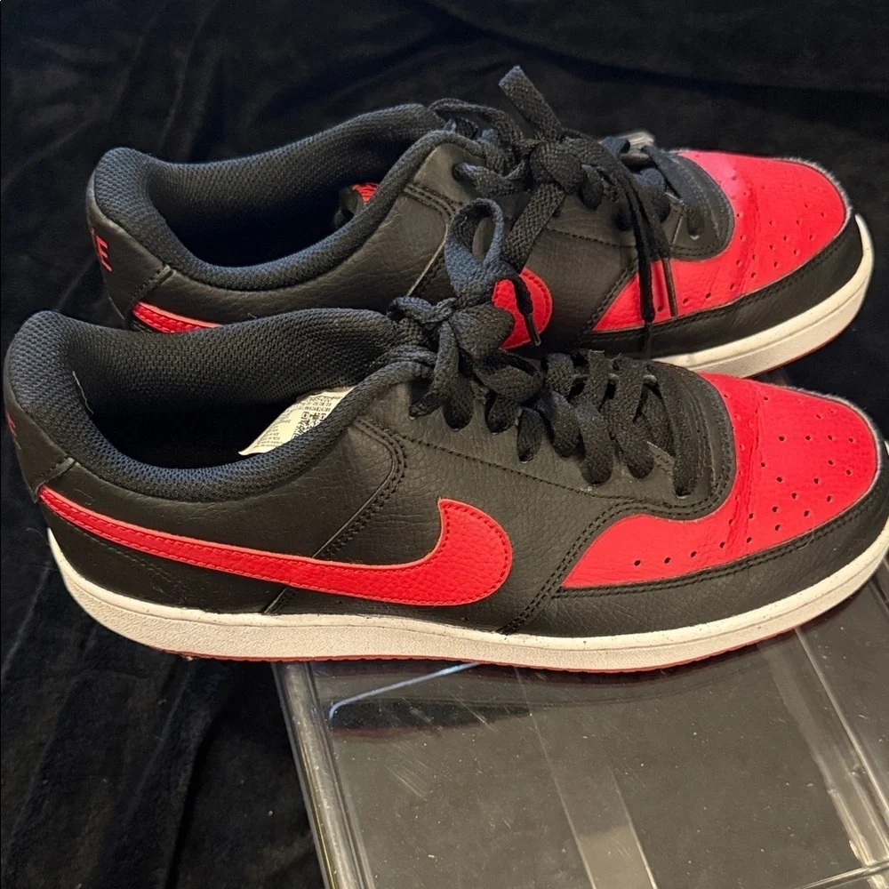 Nike Men's Black and Red Low-Top Sneakers